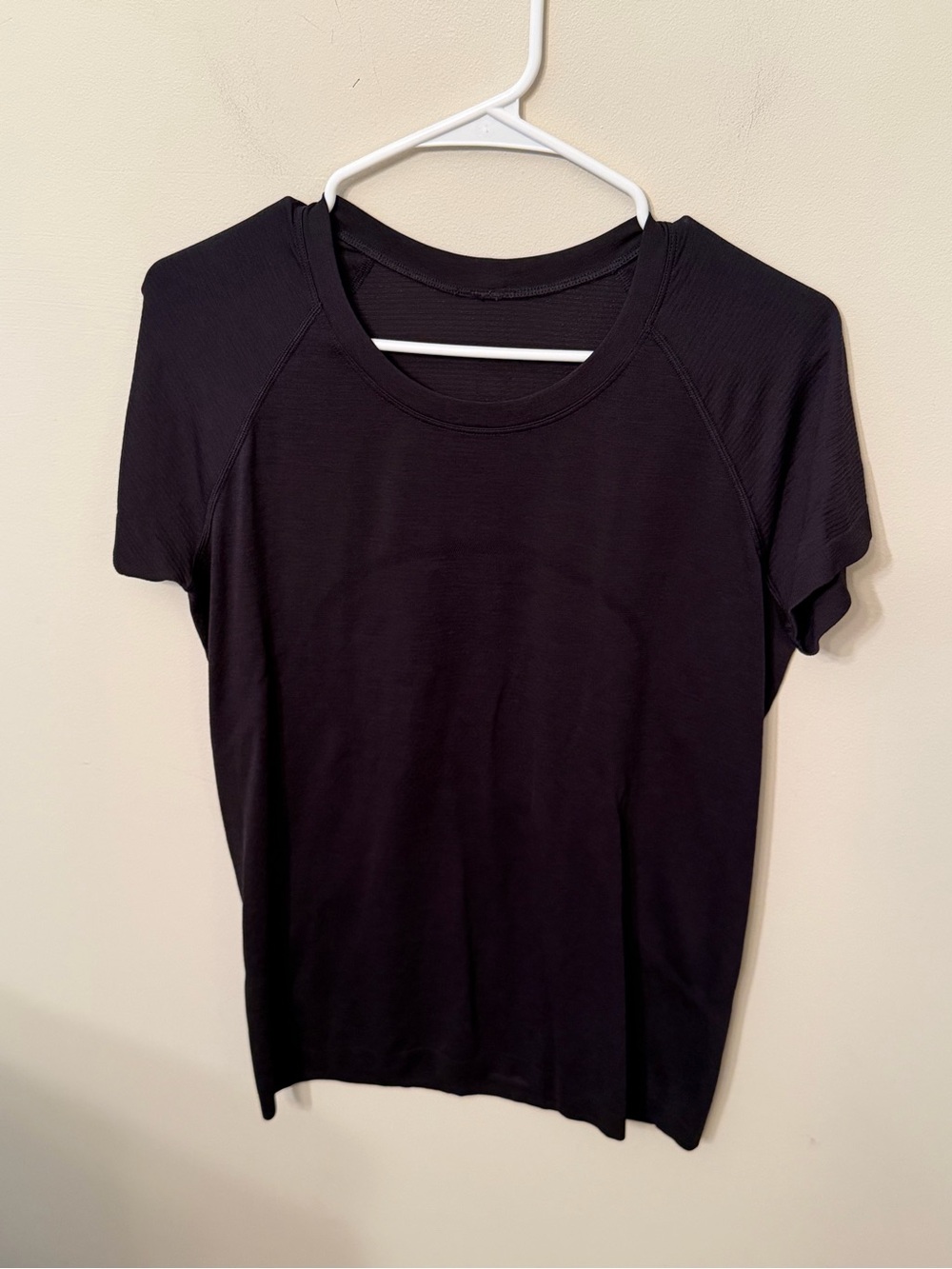 Lululemon Swiftly Tech 2.0 Short Sleeve in Black size 12